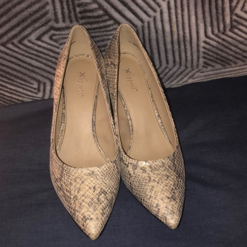 Snakeskin pattern high heels!! Size 10